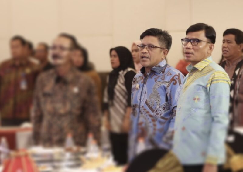 Pj Bupati Buton Selatan, Muhammad Ridwan Badallah, saat menghadiri acara Penganugerahan Keterbukaan Informasi Publik 2024 di Kendari. 