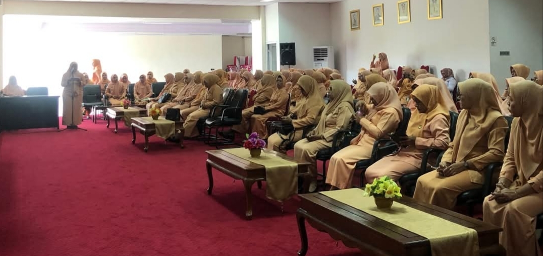 Anggota Darma Wanita Persatuan Kabupaten Buton, saat menghadiri pertemuan rutin