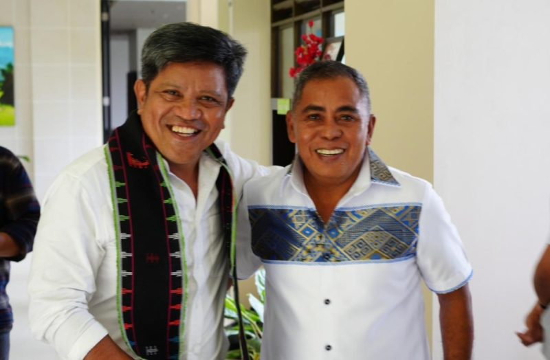 Ridwan Badallah (kiri) bersama Edistasius Endi. 