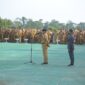 Pj. Bupati Buton, Drs. Basiran, M.Si, saat memipin apel gabungan.