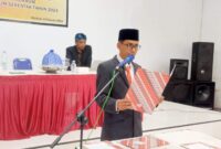 Ketua Panwascam Murhum, Fadli Hasan, memimpin pelantikan dan pengambilan sumpah PKD Murhum.