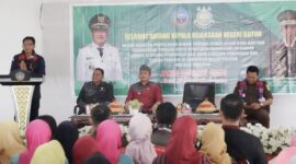 Kepala Kejaksaan Negeri (Kajari) Buton, Gunawan Wisnu Murdiyanto, saat memberikan sosialisasi program jaksa sahabat guru, di Gedung Wisata, Kabupaten Buton Selatan, Kamis (24/10/2024)