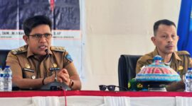 Pj Bupati Buton Selatan, Muhammad Ridwan Badallah bersama Kepala Dinas Kominfo Buton Selatan Jafar saat membuka kegiatan sosialisasi aplikasi Surat Masuk dan Keluar (Sumaker).