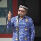 Pj Bupati Buton Selatan, Muhammad Ridwan Badallah, saat memimpin apel peringatan Hari Kesadaran Nasional (HKN), di halaman Kantor Bupati Buton Selatan, Selasa (17/12/2024).