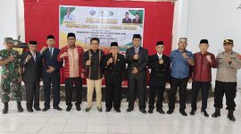 Penjabat (Pj) Bupati Buton Selatan, Muhammad Ridwan Badallah, berpose bersama usai melantik pimpinan Badan Amil Zakat (Baznas) Buton Selatan periode 2024-2029.