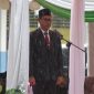 Sekretaris Daerah (Sekda) Kabupaten Buton Selatan, La Ode Budiman, saat menjadi Inspektur Upacara Hari Amal Bakti (HAB) Kementerian Agama (Kemenag) ke-79. Meski sempat diguyur hujan, acara tetap berlangsung dengan khidmat. 