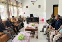Tim Dinas Komunikasi Informatika dan Persandian (Diskominfo dan Persandian) Kabupaten Buton, saat melakukan kunjungan di Kecamatan Lasalimu Selatan. Kedatangan Tim ini diterima langsung Camat Lasalimu Selatan L.M. Hidayat. 