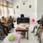 Tim Dinas Komunikasi Informatika dan Persandian (Diskominfo dan Persandian) Kabupaten Buton, saat melakukan kunjungan di Kecamatan Lasalimu Selatan. Kedatangan Tim ini diterima langsung Camat Lasalimu Selatan L.M. Hidayat. 