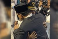 Momen Bupati Buton Selatan, Muhammad Adios berpelukan dengan Presiden RI Prabowo, diacara pelantikan Kepala Daerah. 