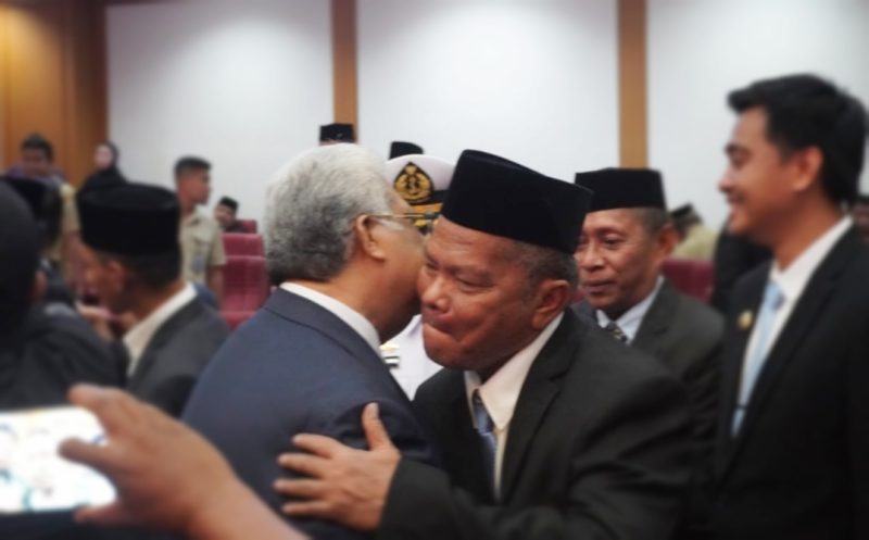 Bupati Buton Selatan, Muhammad Adios bersama Gubernur Sultra ke-7 yang saat ini sebagai anggota DPR RI H. Alimazi SH. 